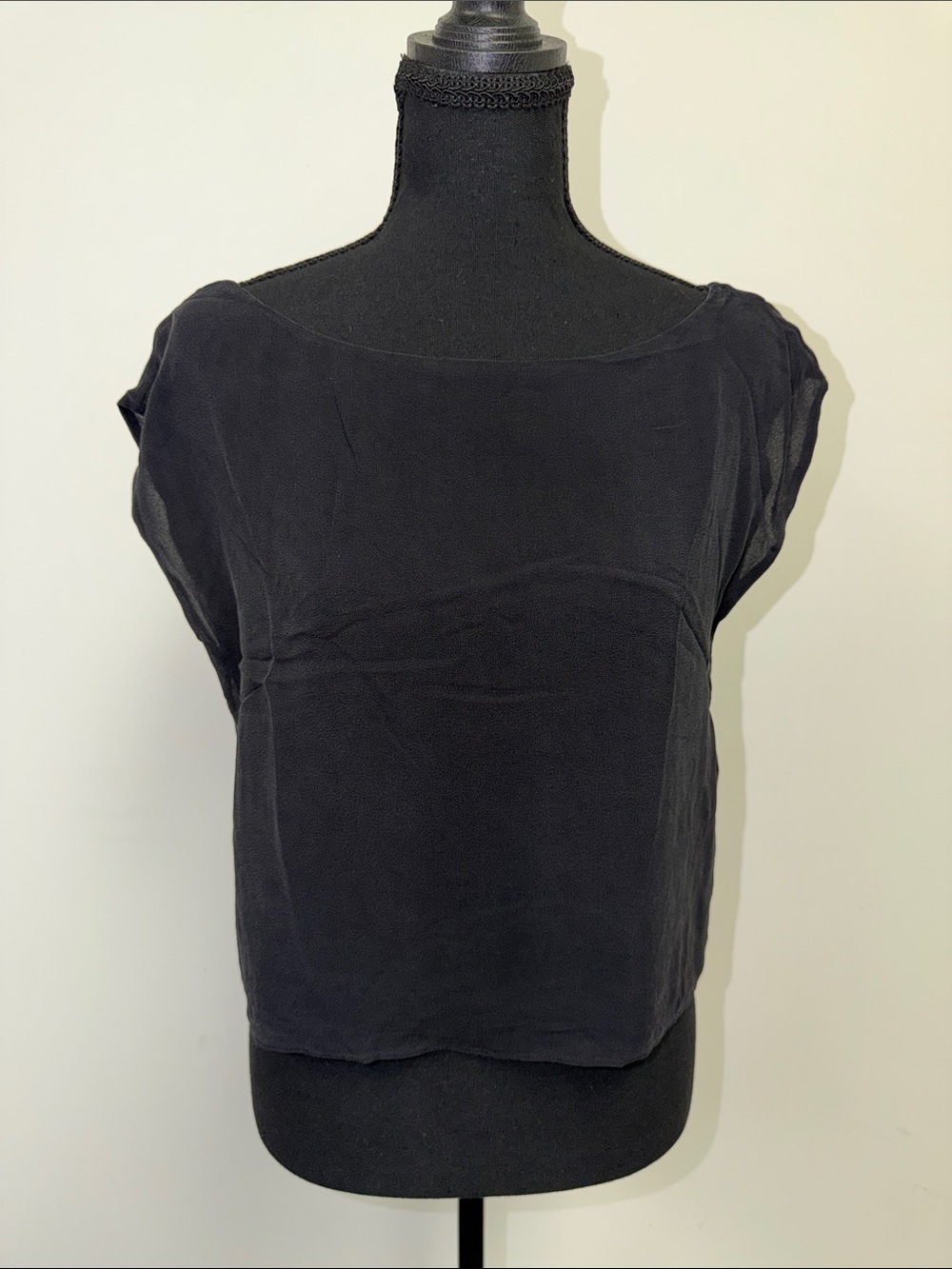 Alice + Olivia Black Cap Sleeve Silk Blend Blouse